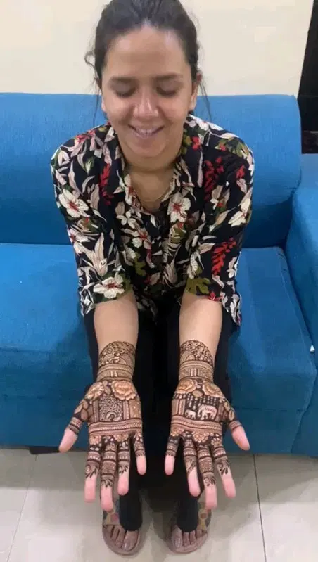 aesthetic bridal front hand mehndi design