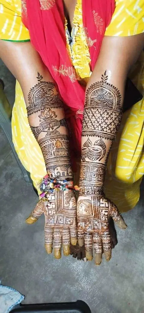 Front Hand Mehndi Design with Figures