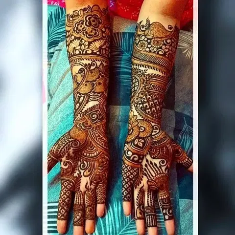figure front hand mehndi design