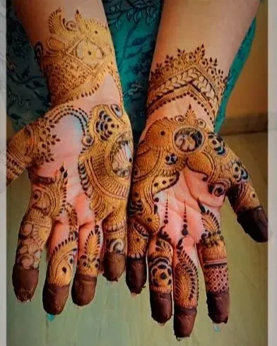 front hand mehndi design