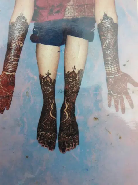 figure foot mehndi design