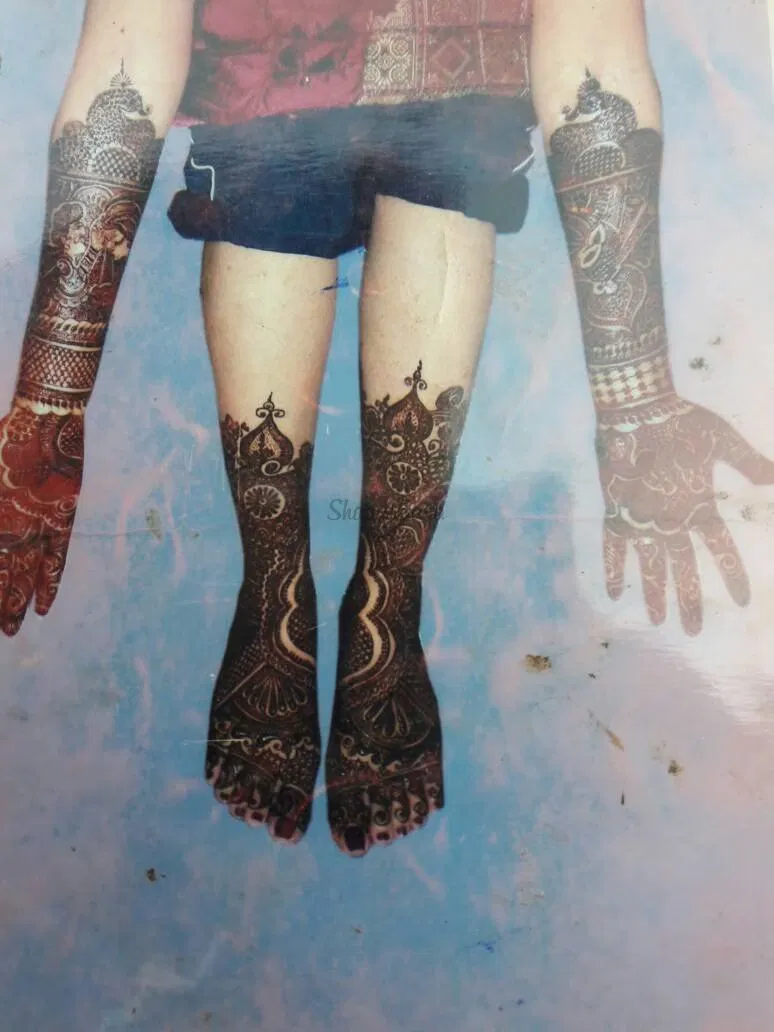 Foot Mehndi Design with Figures
