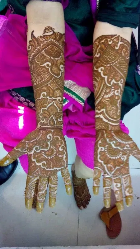 Front Hand Mehndi Design
