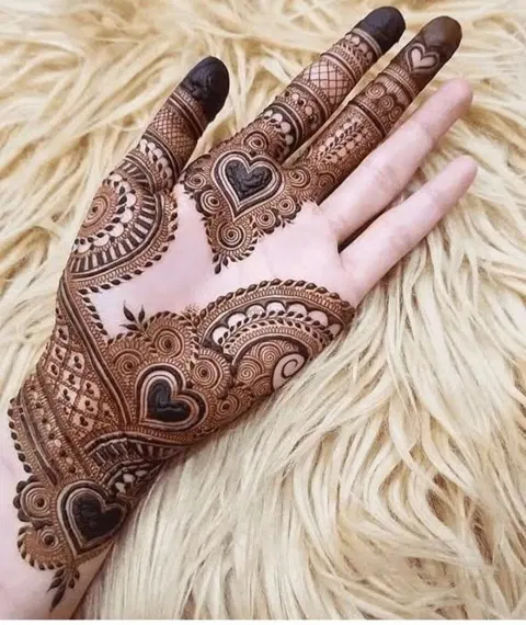 heart mehndi design