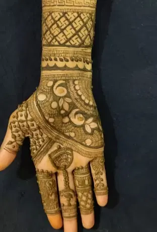 front hand mehndi design