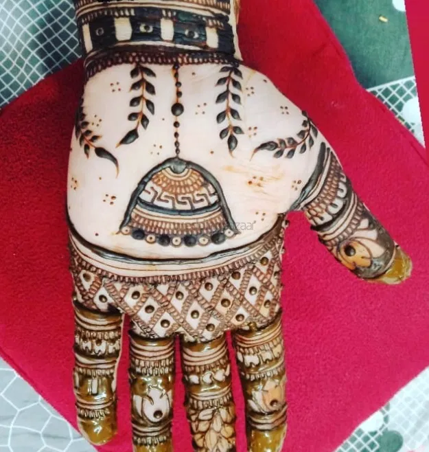 Front Hand Mehndi Design (3)