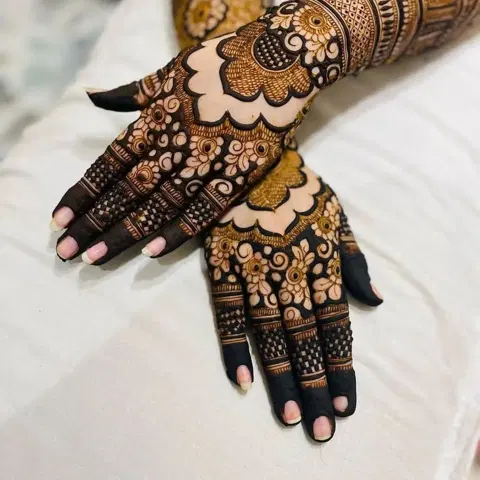 back hand mehndi design