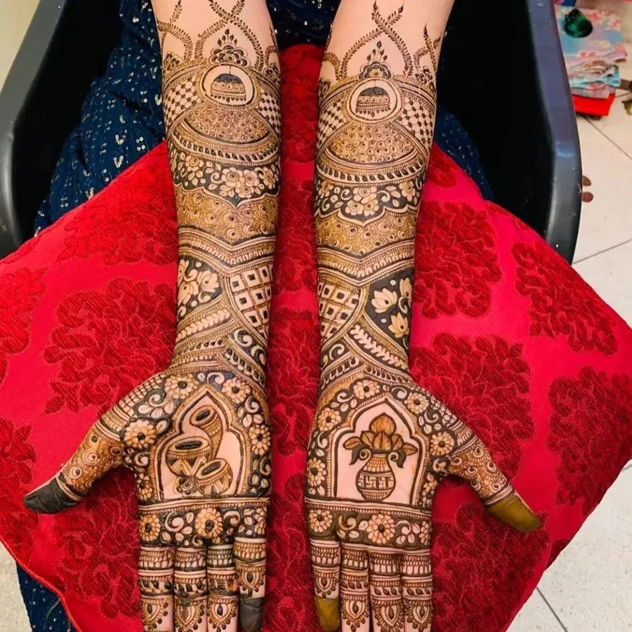 Back Hand Mehndi Design with Figures
