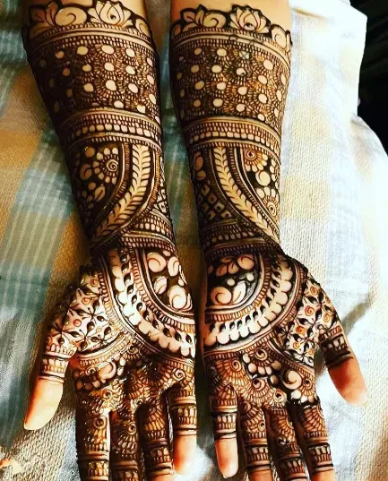 Mehndi Design with Figures