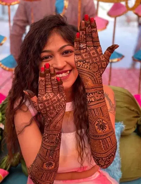 back hand mehndi design