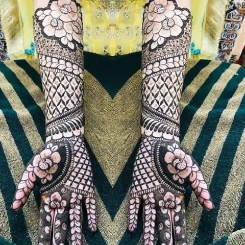 front hand mehndi design