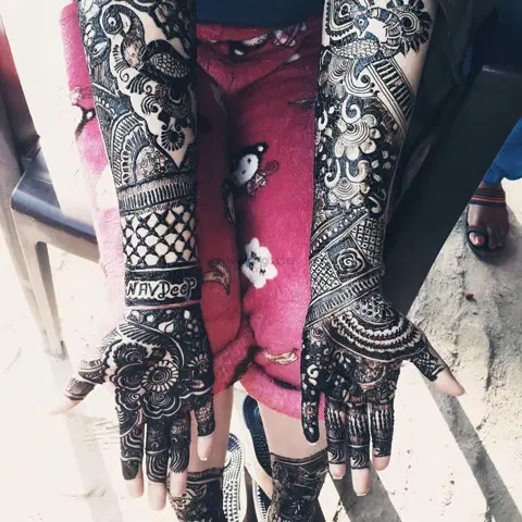 figure full hand mehndi design