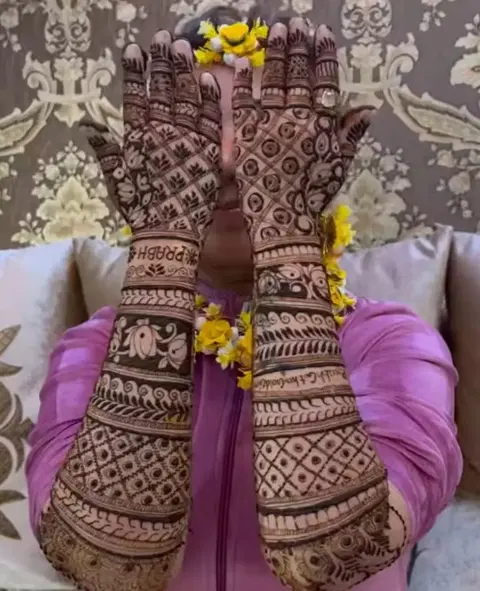 back hand mehndi design