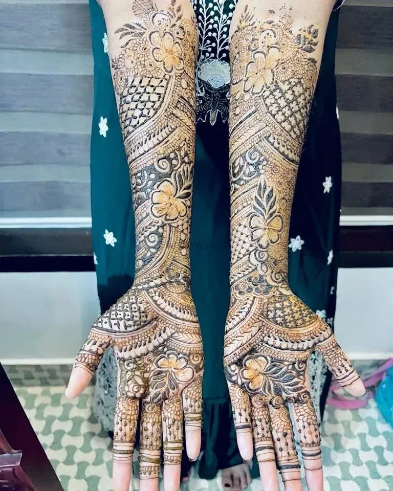 Front Hand Mehndi Design (2)