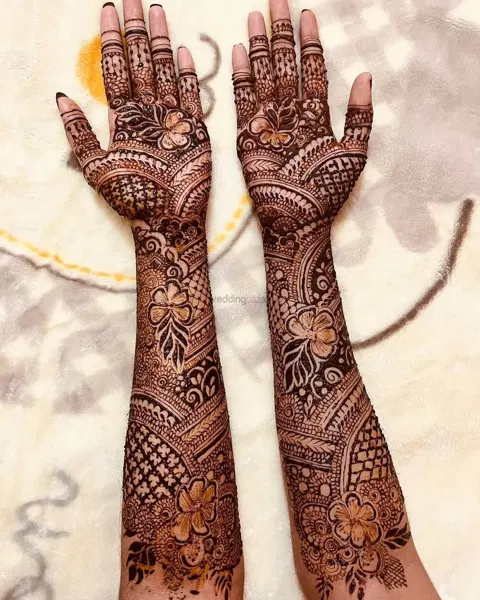 front hand mehndi design