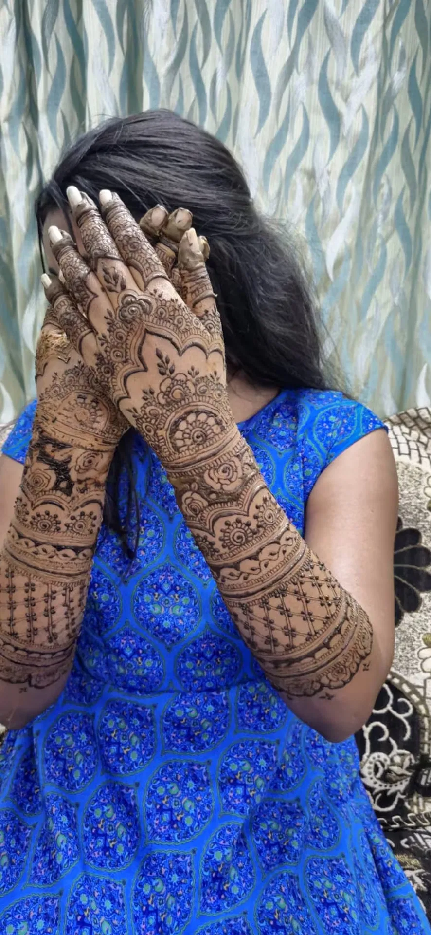 Front Hand Mehndi Design (2)