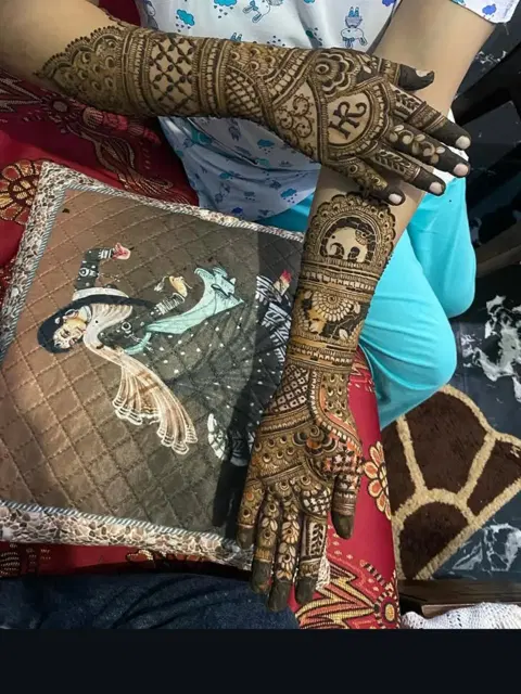 figure full hand mehndi design