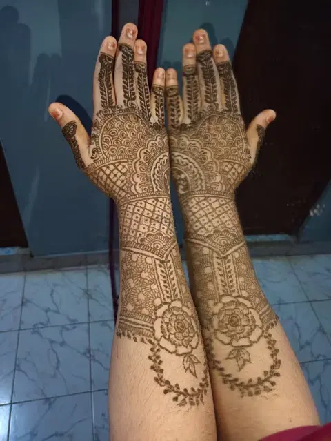 full hand mehndi design