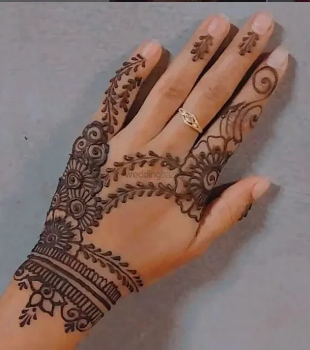 Arabic Simple Finger Mehndi Design