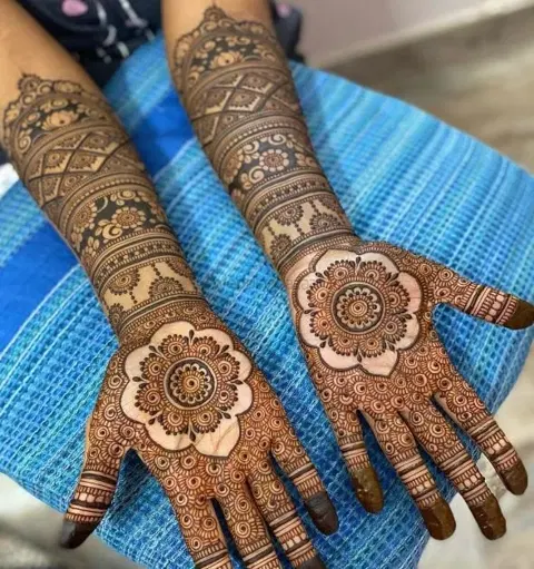 circle full hand mehndi design