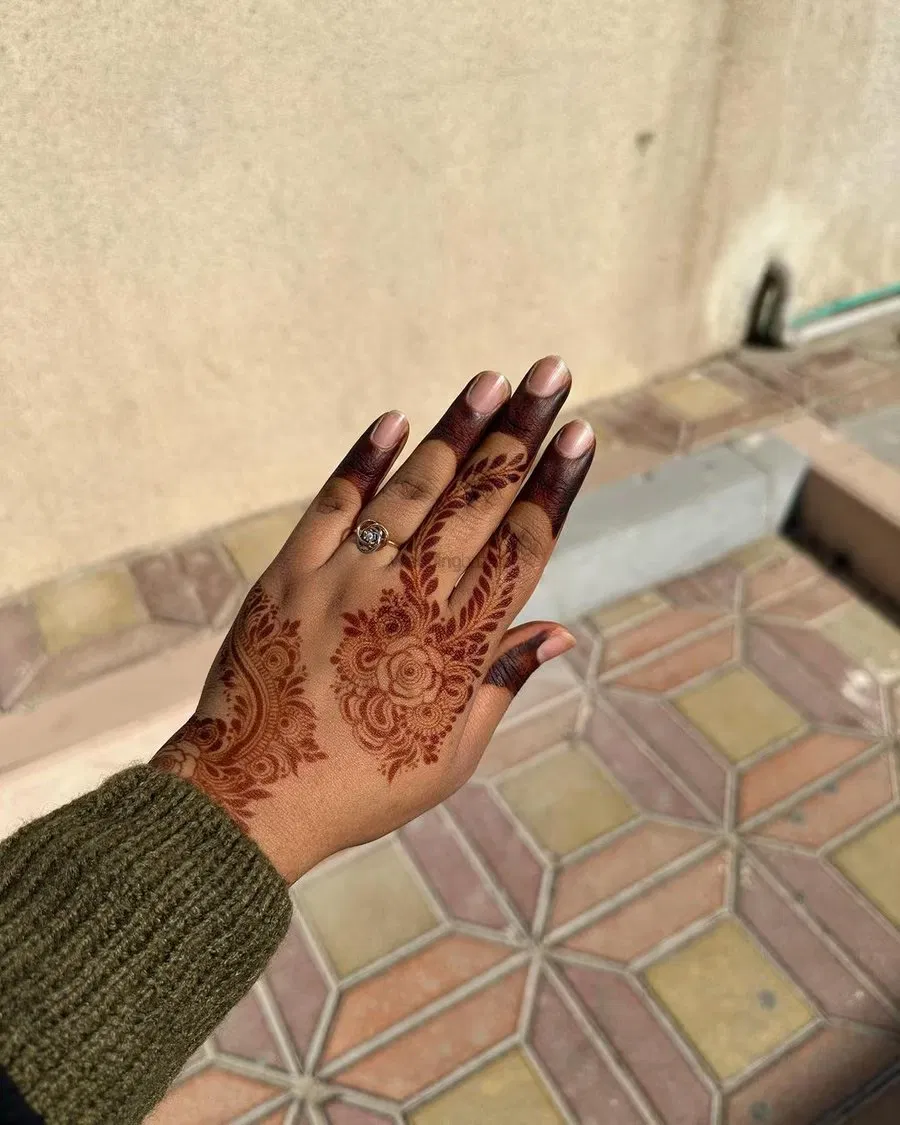 Simple Back Hand Mehndi Design