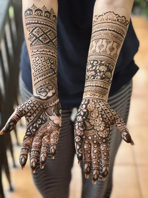 back hand mehndi design