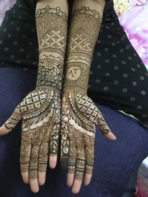 figure full hand mehndi design