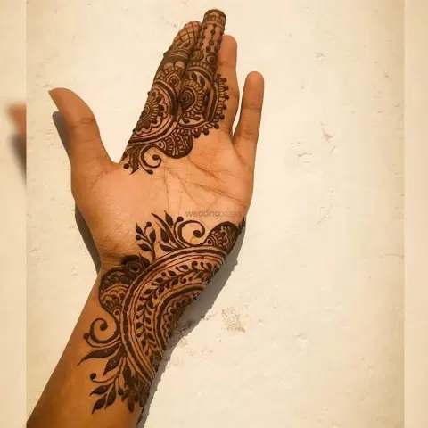 simple front hand mehndi design