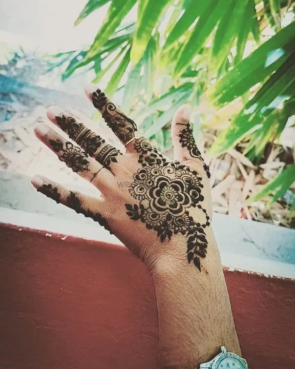 Arabic Simple Front Hand Mehndi Design