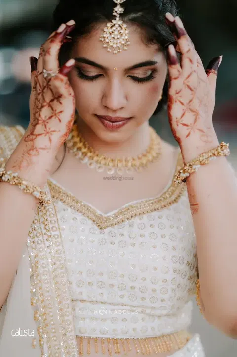 back hand mehndi design