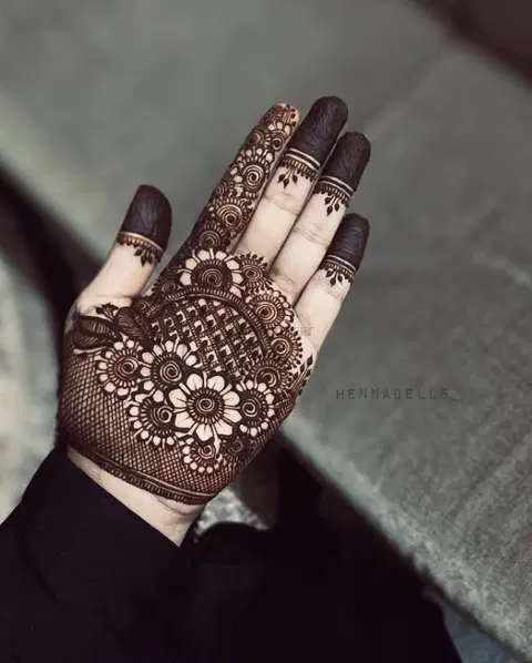 back hand mehndi design