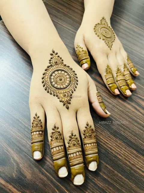 circle finger mehndi design
