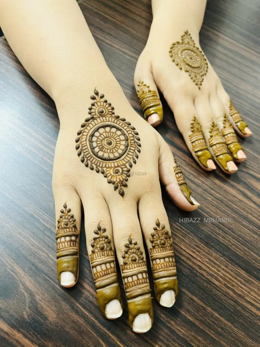 Finger Mehndi Design with Gol Tikki