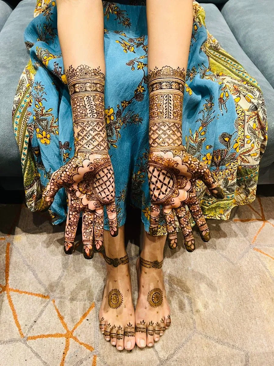 Front Hand Mehndi Design