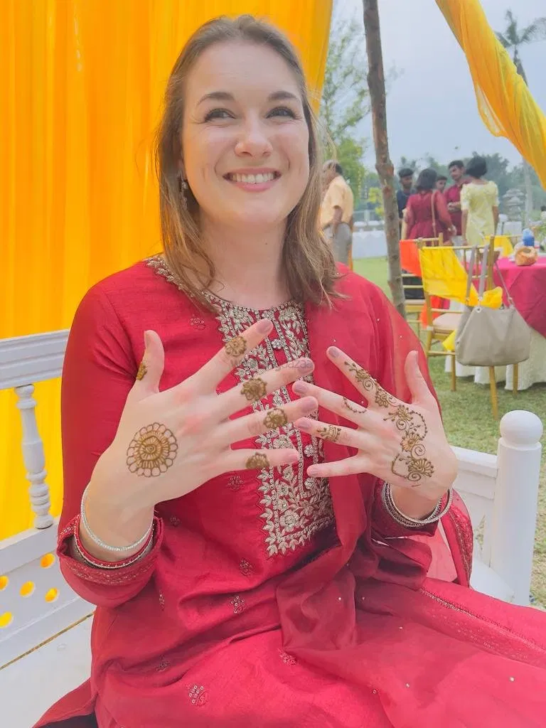 Back Hand Mehndi Design with Gol Tikki