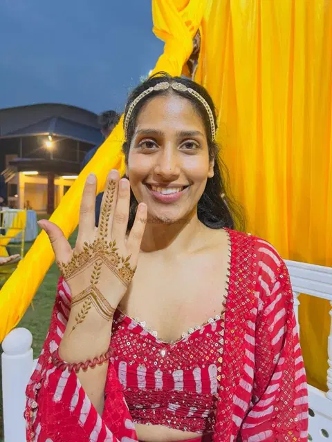 front hand mehndi design