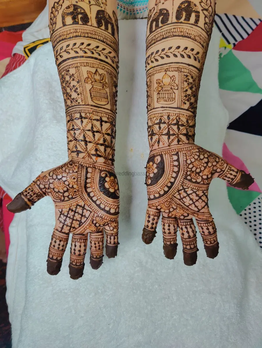 Front Hand Mehndi Design with Figures