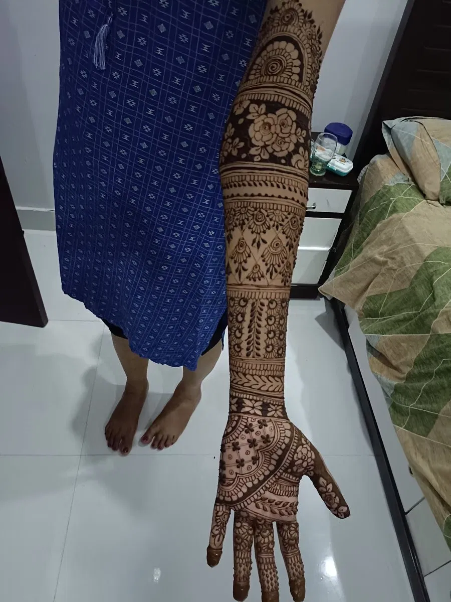 Front Hand Mehndi Design