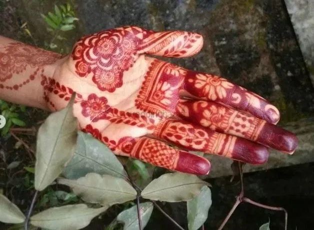 Simple Front Hand Mehndi Design