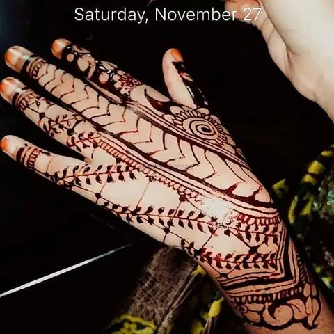 front hand mehndi design