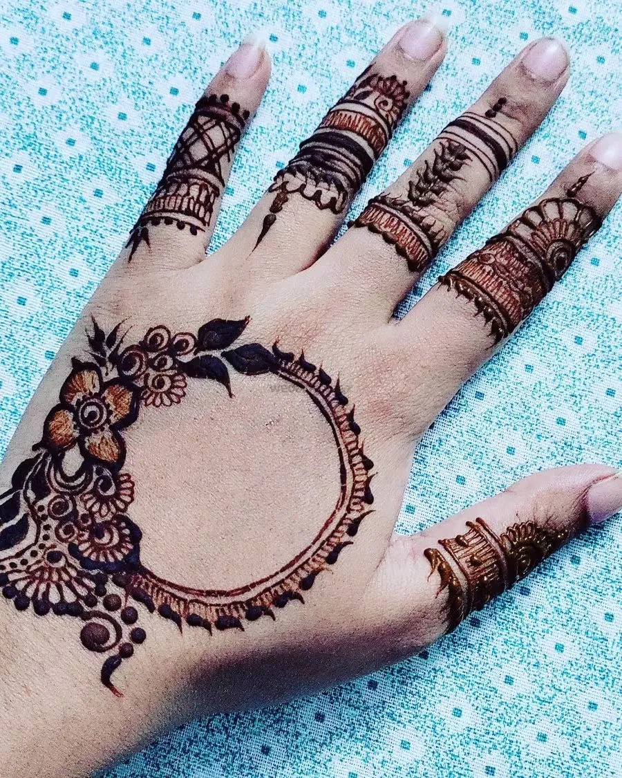 Simple Mehndi Design with Gol Tikki