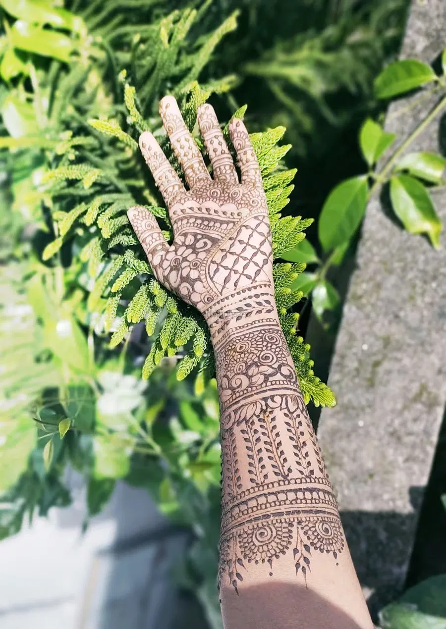 Front Hand Mehndi Design (2)