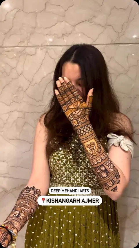 bridal back hand mehndi design