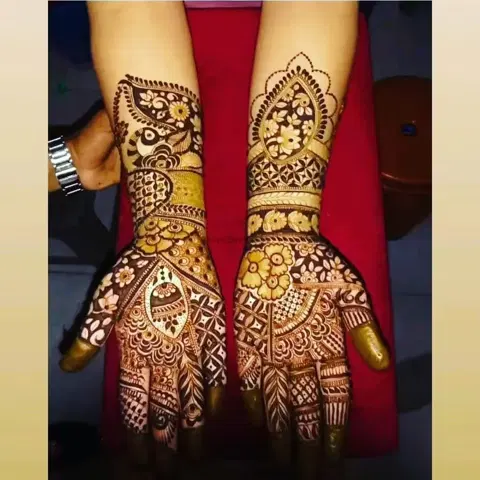 figure front hand mehndi design