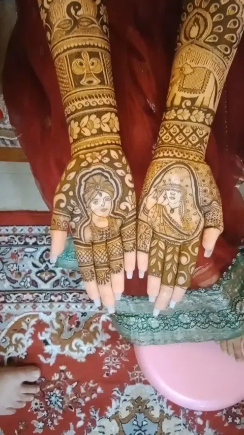figure back hand mehndi design