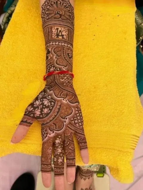 figure mehndi design