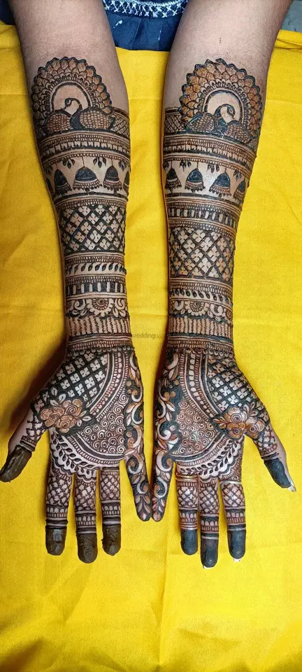 front hand mehndi design