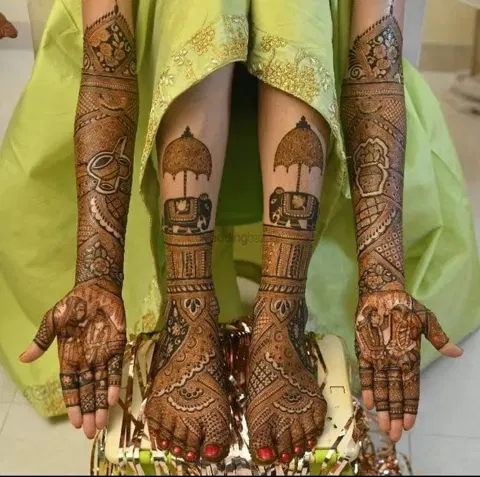 figure front hand mehndi design