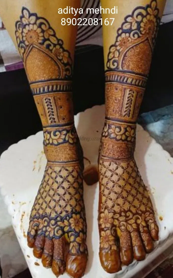 Foot Mehndi Design with Figures