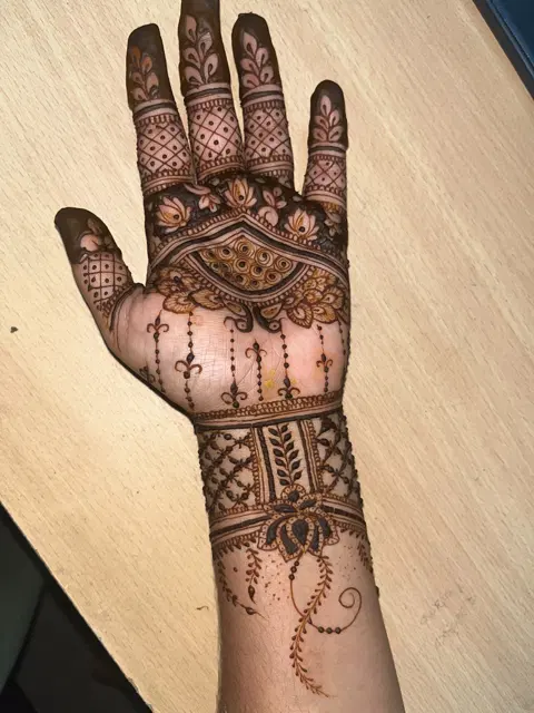 flower front hand mehndi design